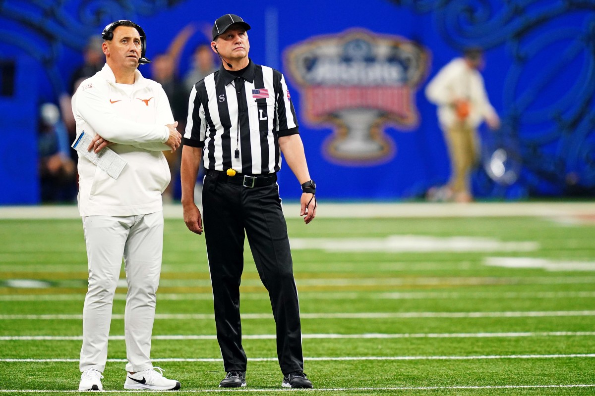 Texas head coach Steve Sarkisian